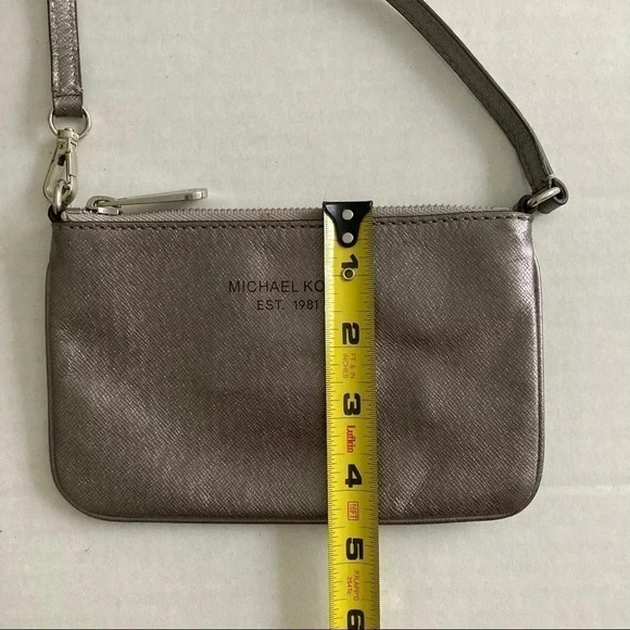 Michael Kors Wrislet - Picture 4 of 8